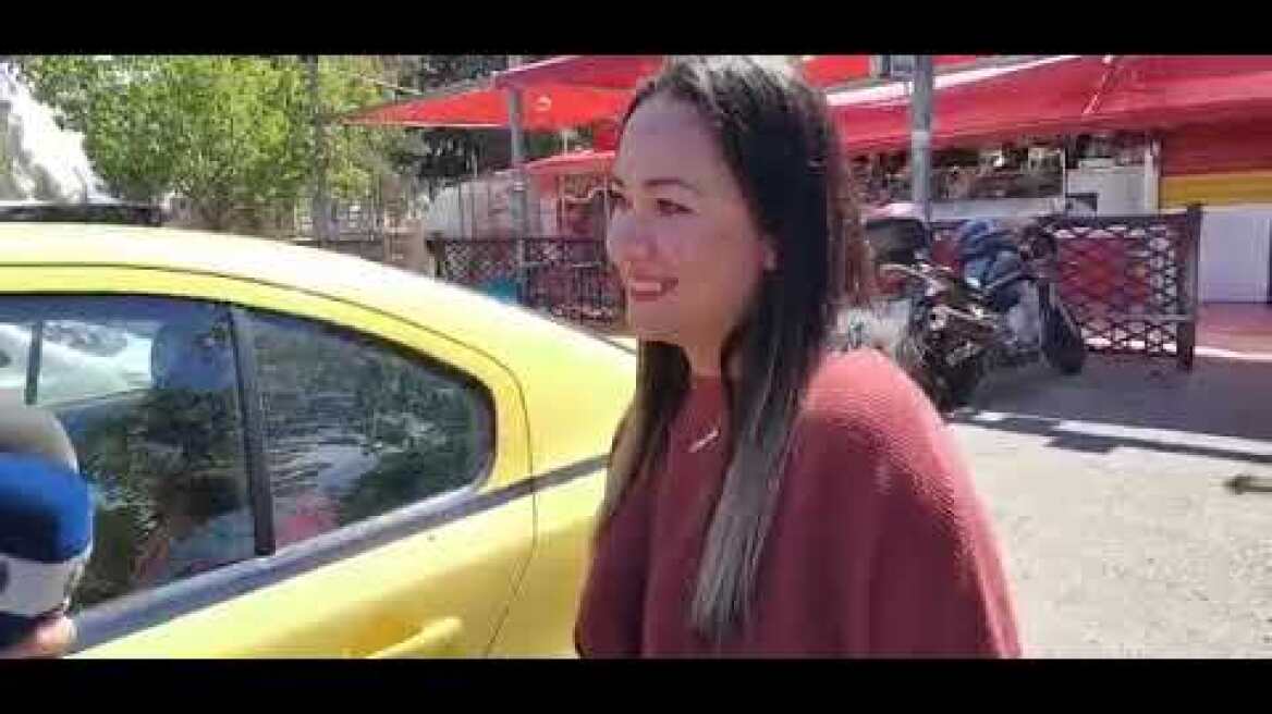 Γυναίκα περίμενε με τα παιδιά της ,τον σύζυγό της να έρθει από το Σουδάν