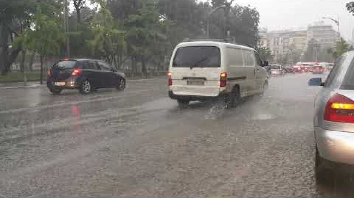 Άνοιξαν οι ουρανοί στη Θεσσαλονίκη 3