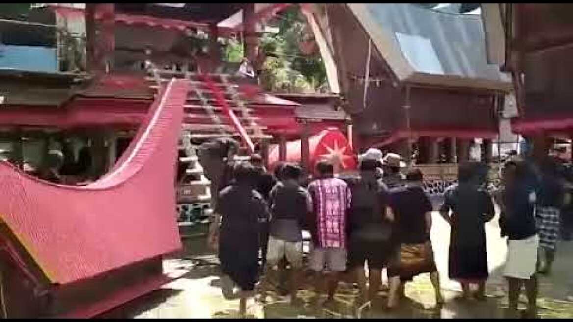 Τραγικό: Σκοτώθηκε όταν τον καταπλάκωσε το φέρετρο της μητέρας του!