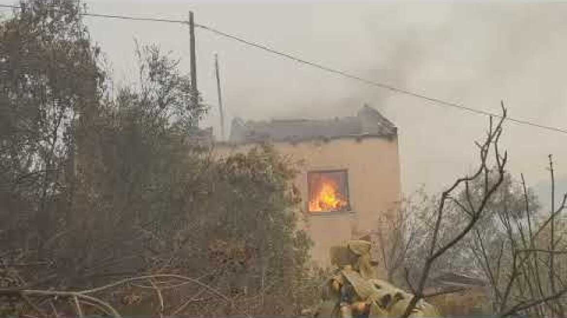 Καίγονται σπίτια Χασια