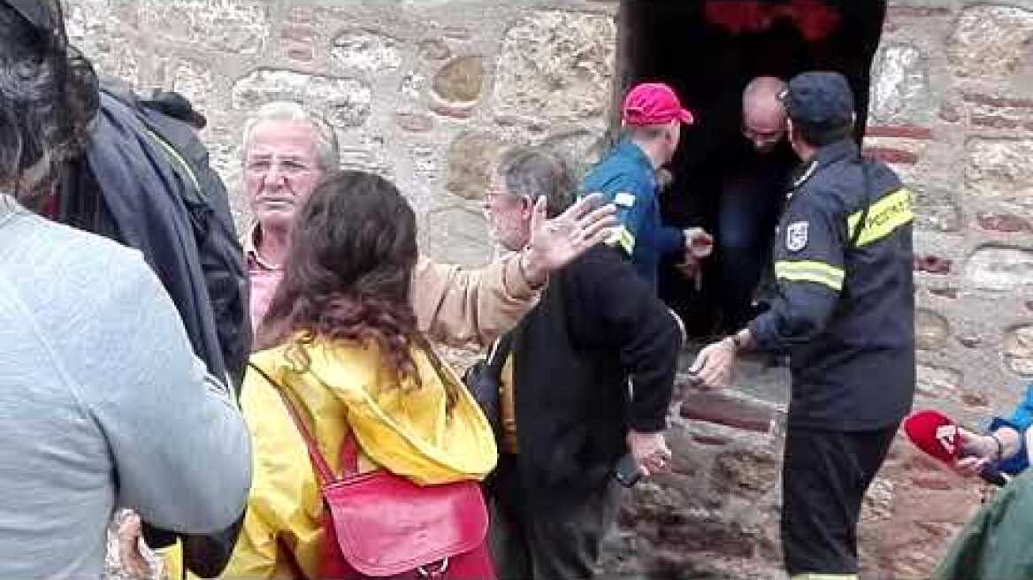 ThessNews.gr- Απεγκλωβισμός ατόμων Λευκός Πύργος