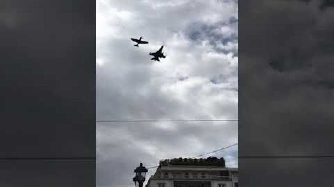 Η μεγάλη στρατιωτική παρέλαση στην Αθήνα για την επέτειο της 25ης Μαρτίου