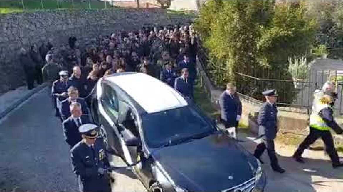 Η κηδεία του επισμηναγού που έχασε τη ζωή του στην Καλαμάτα (4)