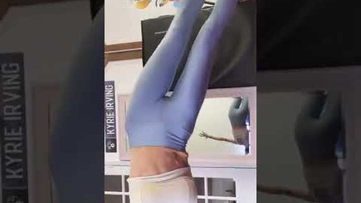 Η Σοφία Καρβέλα κάνει γυμναστική