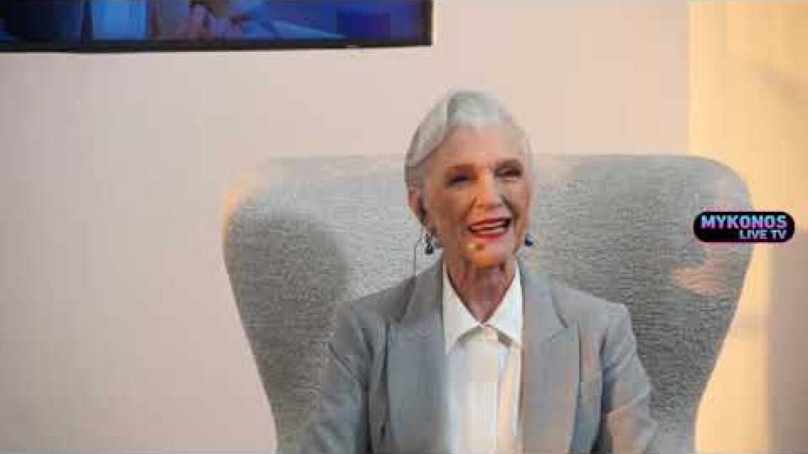 Έλον Μασκ: Η μητέρα του βρίσκεται στη Σαντορίνη