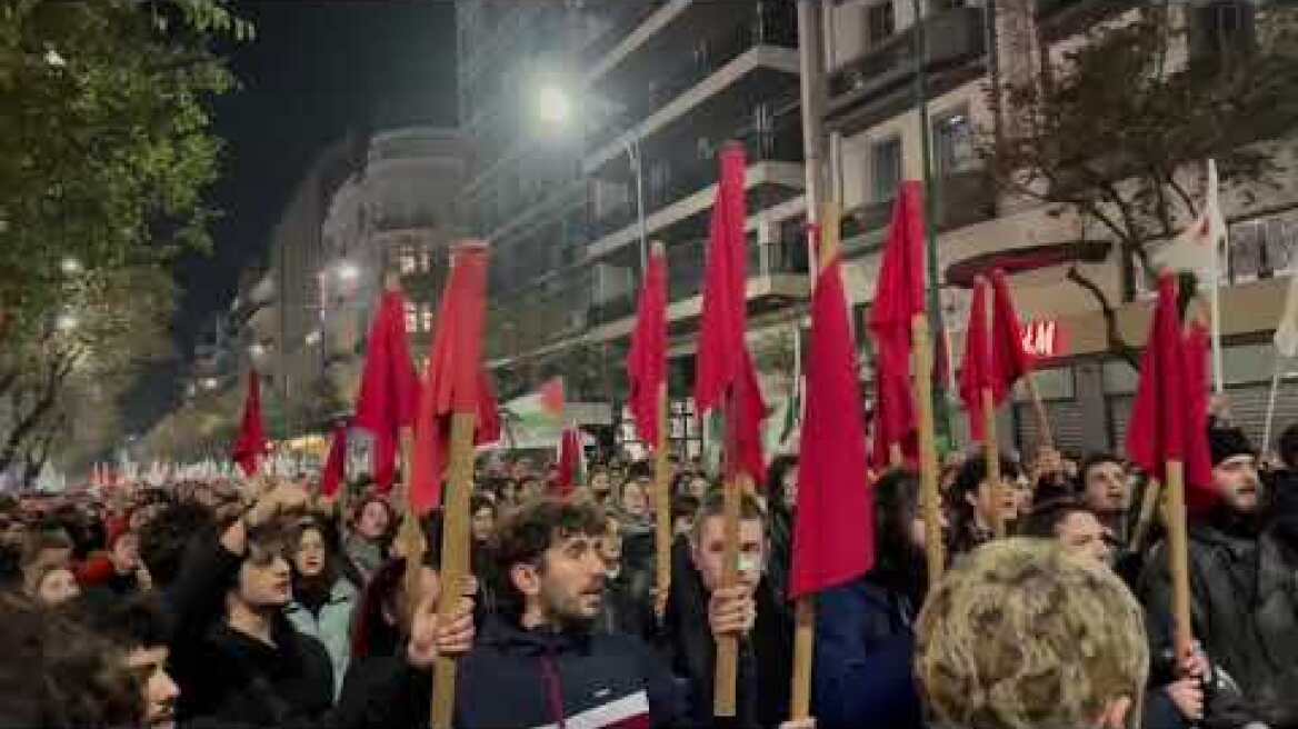 Το ΠΑΜΕ έξω από το αμερικανικό προξενείο στη Θεσσαλονίκη, μαζί με φοιτητικές παρατάξεις