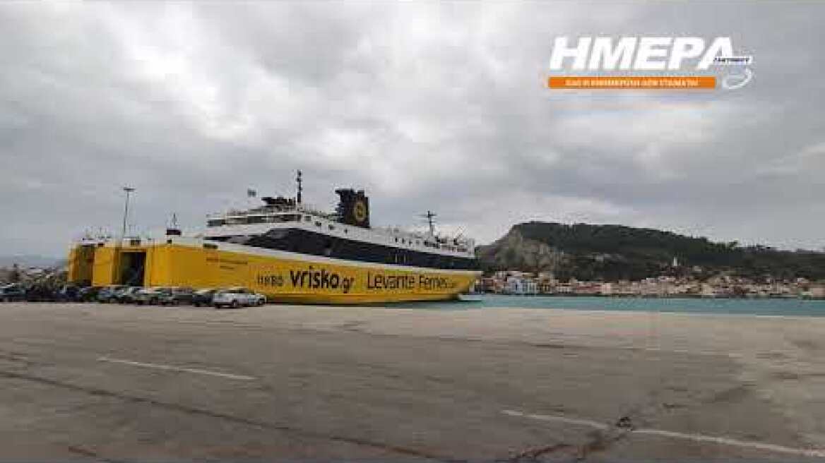 To λιμάνι της Ζακυνθου με όστρια (νοτιάδες)