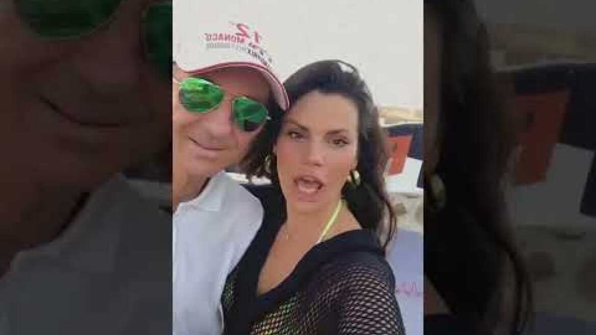 Η  Βασιλική Καρνεζη μαζί με τον θρύλο της F1 Μάουρο Σέρα