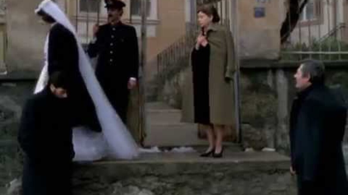 Καραΐνδρου Ελένη - (To Vals) O Melissokomos - Theo Angelopoulos