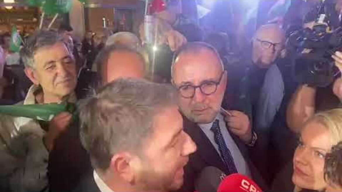 Άφιξη Ανδρουλάκη στα γραφεία του ΠΑΣΟΚ