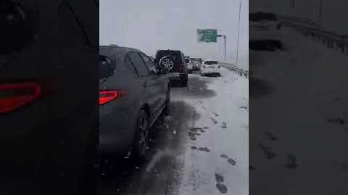 Κολλημένα οχήματα στην εθνική