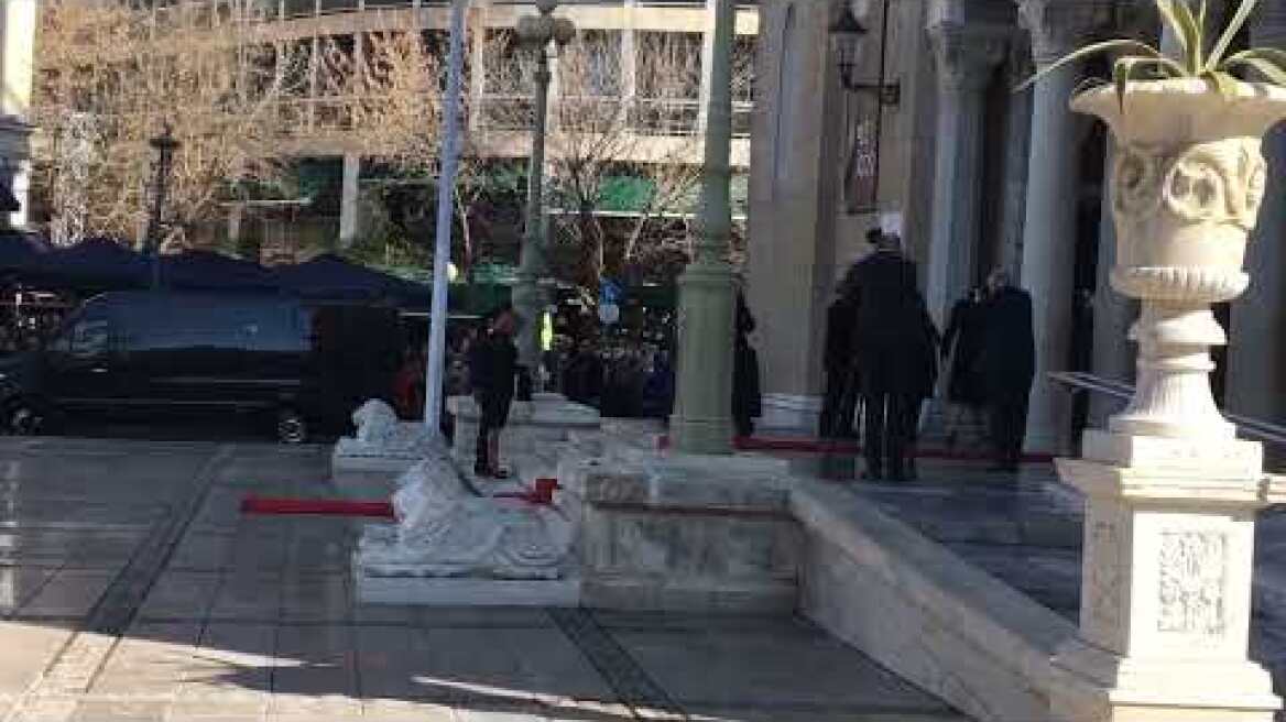 Μνημόσυνο τέως βασιλιά Κωνσταντίνου: Ο Άδωνης Γεωργιάδης μαζί με την Ευγενία Μανωλίδου