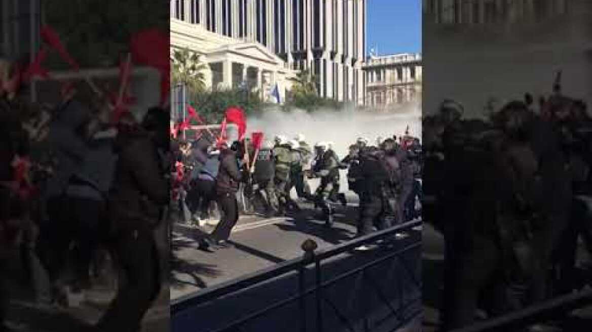 Επεισόδια στο συλλαλητήριο για τα ιδιωτικά πανεπιστήμια