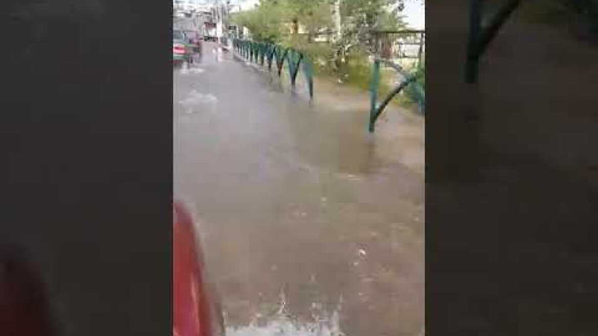 Δρόμοι "ποτάμια" στην Καβάλα με την καταιγίδα