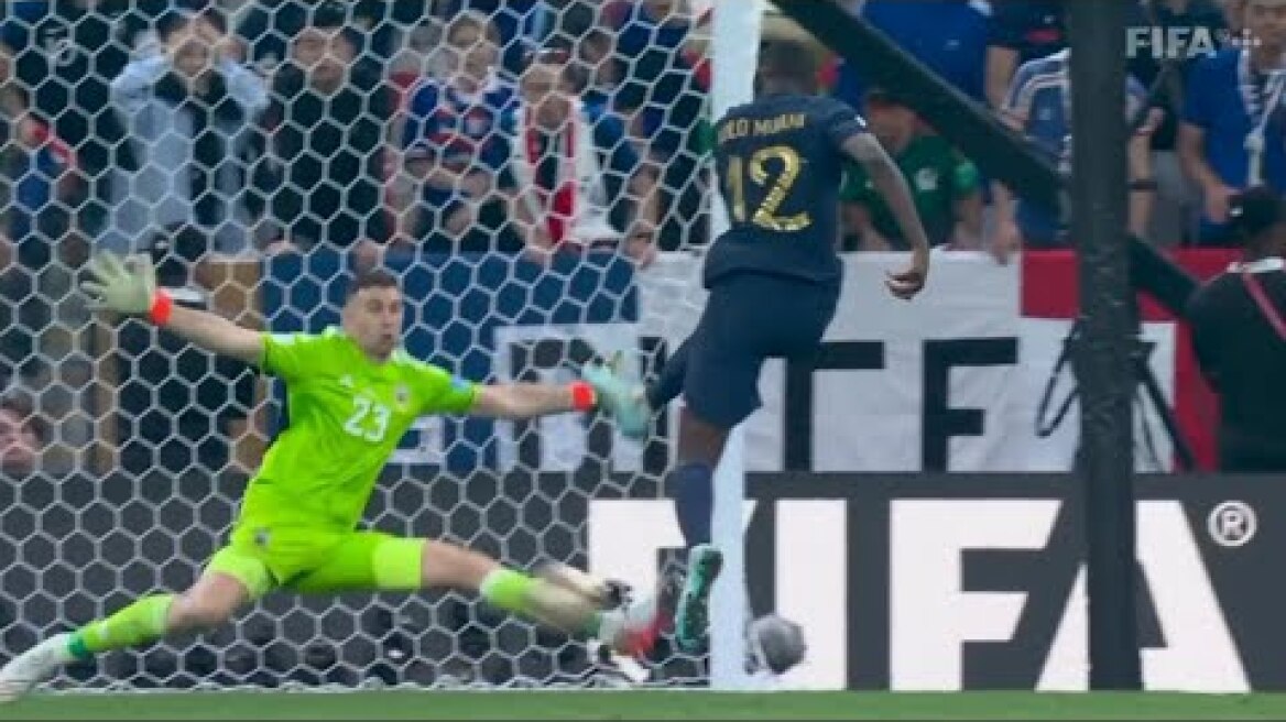 Unforgettable moment: Kolo Muani vs Emiliano Martinez