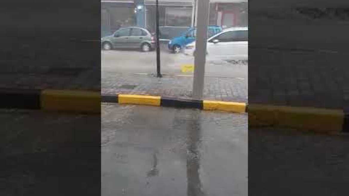 Ποτάμια οι δρόμοι στην Καλαμπάκα