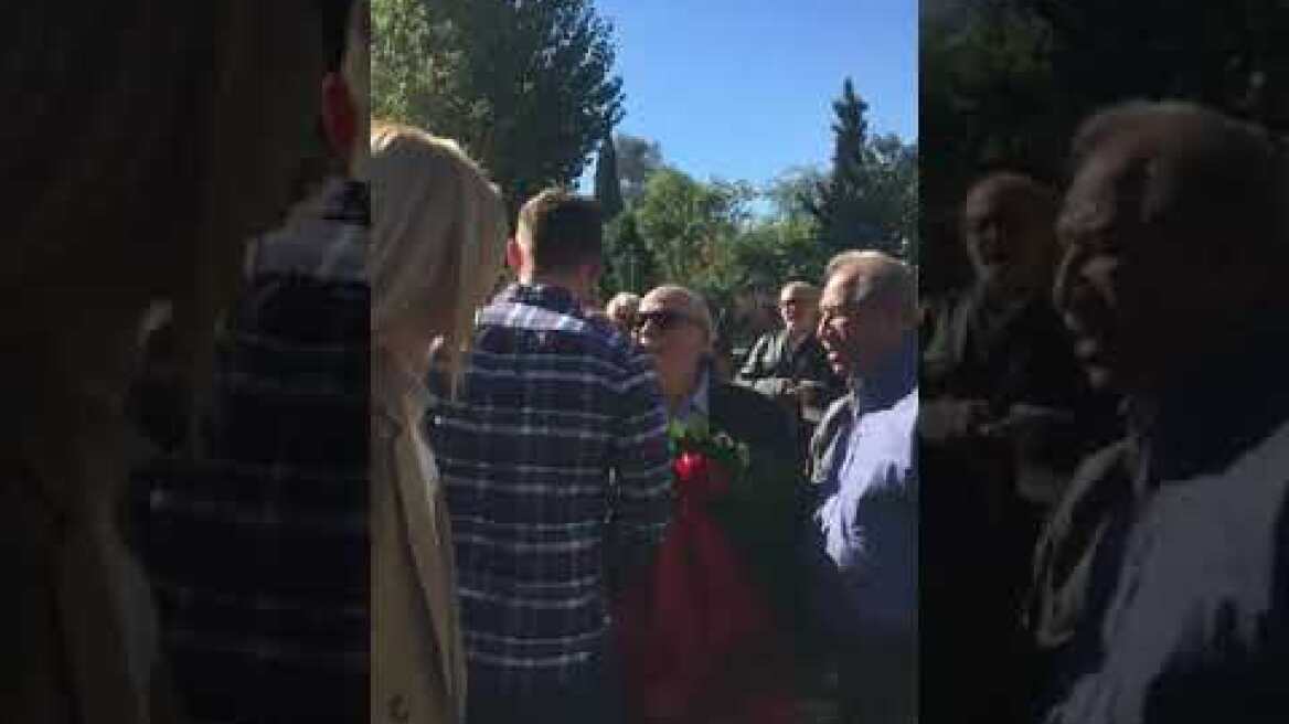 Ο Στέφανος Κασσελάκης στο μνημείο ΕΑΤ - ΕΣΑ