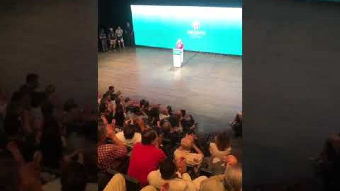 Χειροκροτήματα για τον Νάσο Ηλιόπουλο