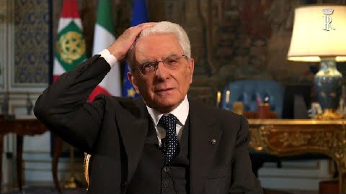 Coronavirus, il fuorionda di Mattarella: "Ciuffo fuori posto? Neanche io vado dal barbiere"