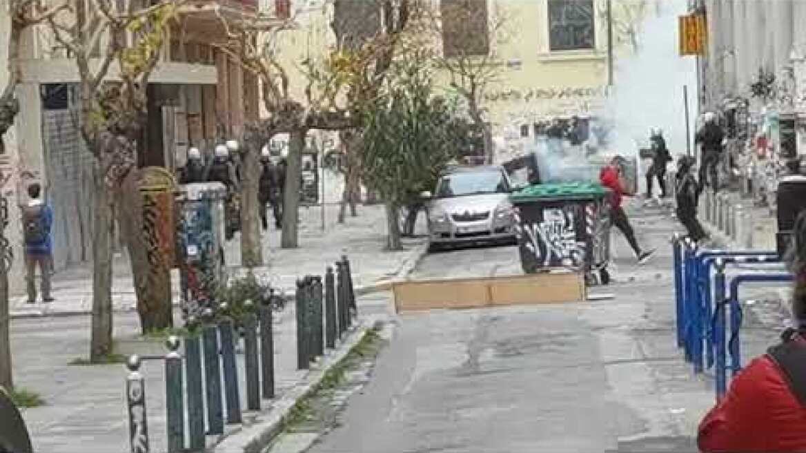 Συνεχίζονται τα επεισόδια στα Εξάρχεια