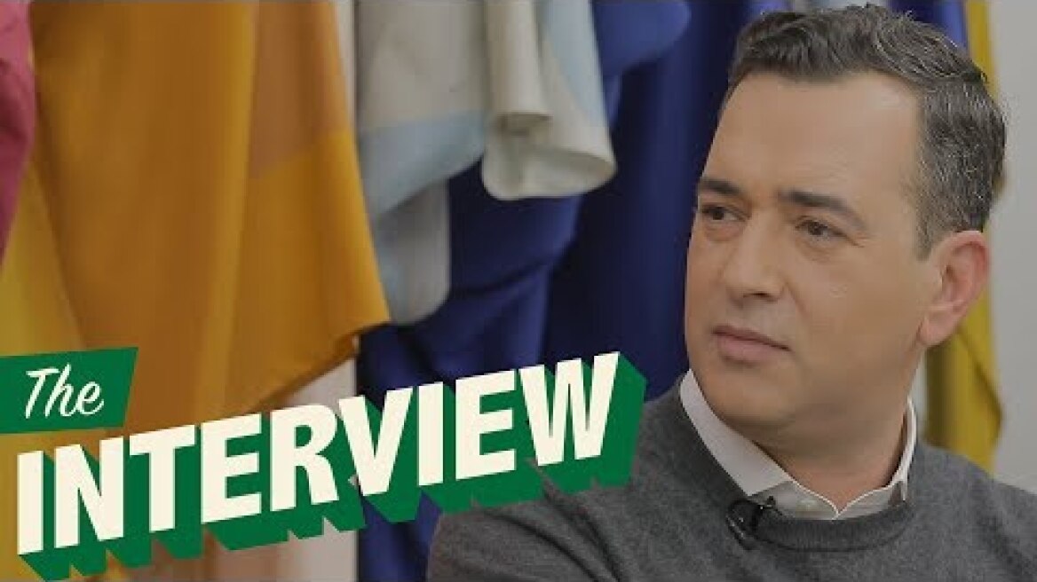 Άγγελος Μπράτης: "Επειδή είμαι gay, δεν ενδιαφέρονται τα media για μένα" | DoT