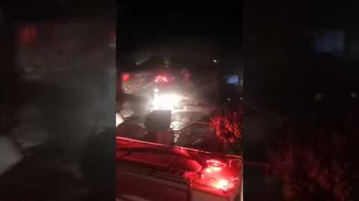 Έγινε η νύχτα μέρα από τις φλόγες