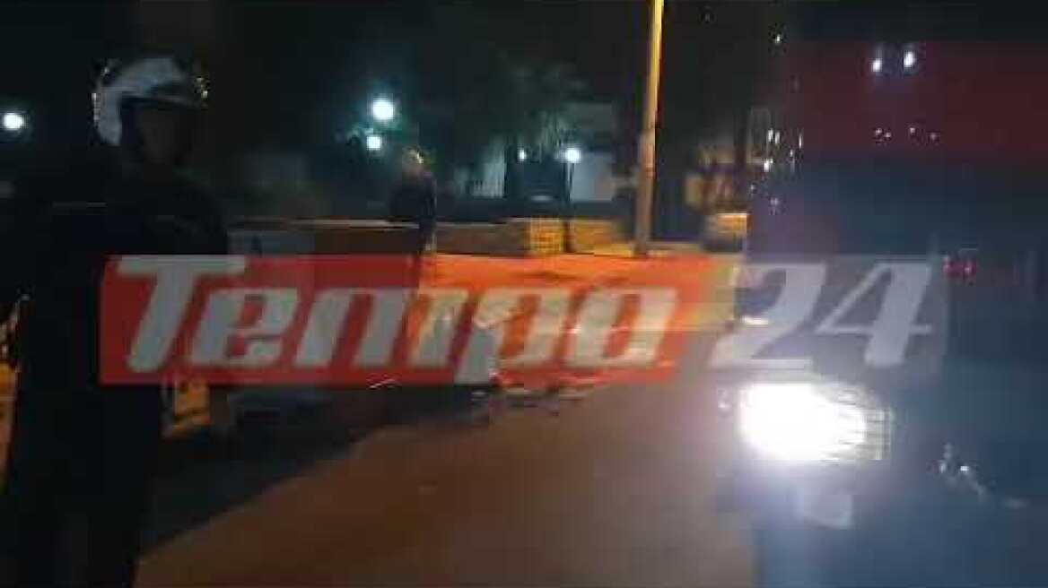 Πάτρα: Επίθεση με πέτρες σε Πυροσβεστικό όχημα στην Πλατεία Ελευθερίας