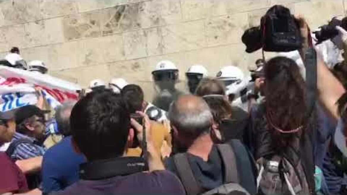 Εκπαιδευτικό συλλαλητήριο στα Προπύλαια - Κλειστές Πανεπιστημίου και Αμαλίας (2)