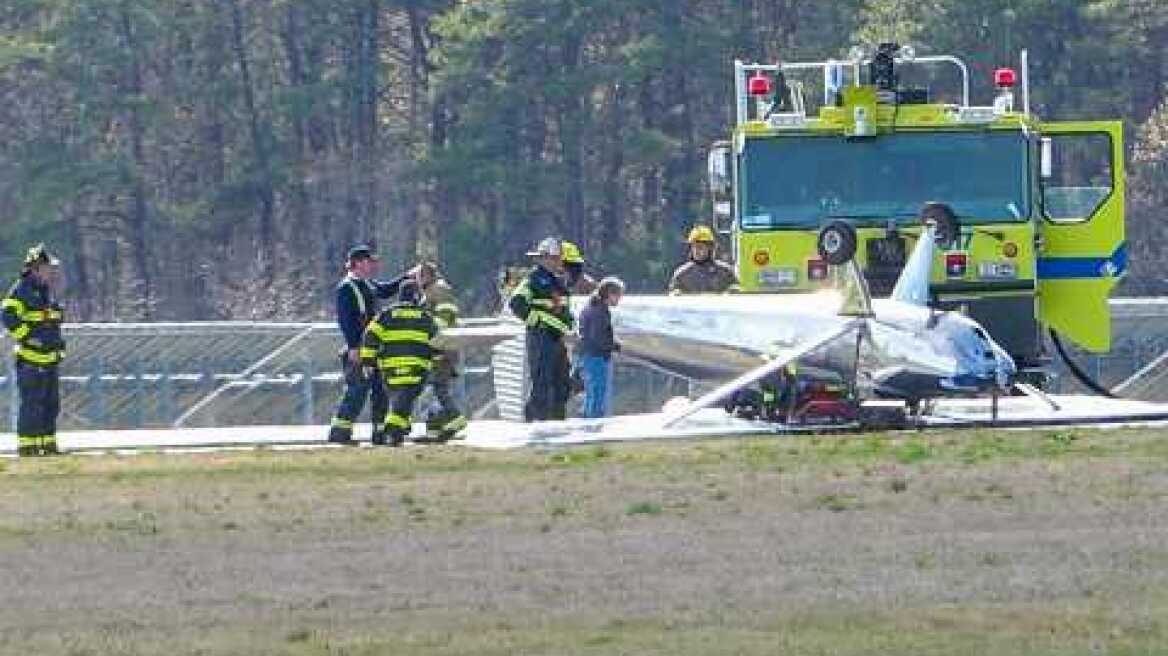 *** WATCH *** Single-engine Plane Crash at Cape Cod Gateway Airport