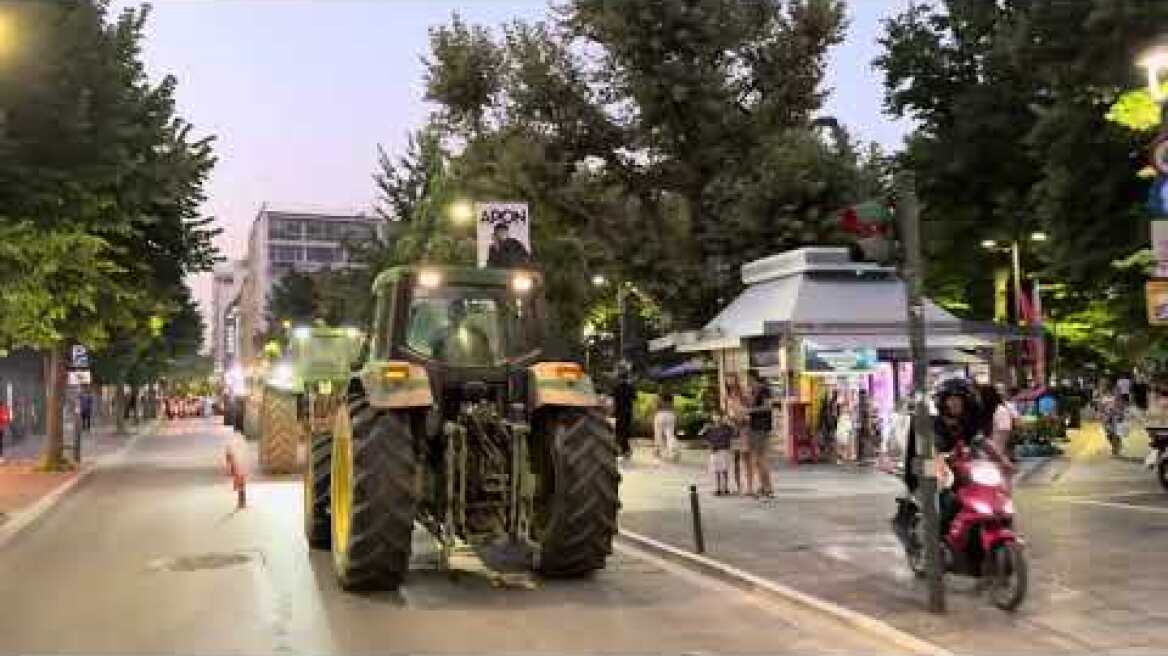 Η έλευση των τρακτέρ στην Κεντρική Πλατεία Λαρισας