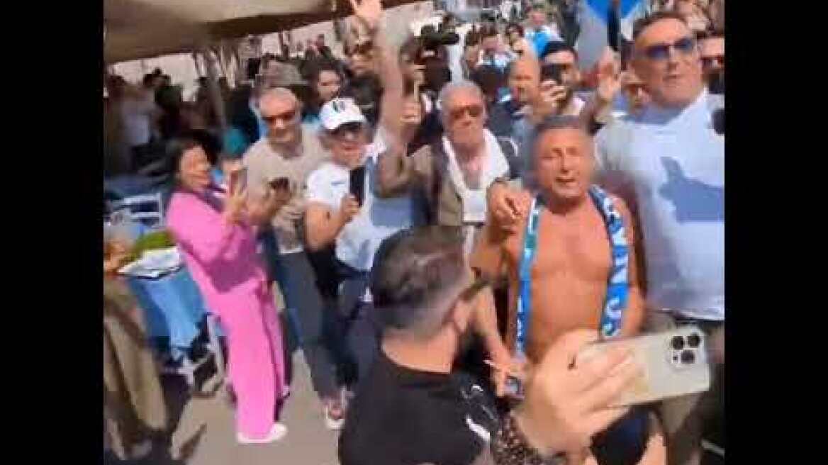 Paolantoni nudo sul Lungomare per lo Scudetto