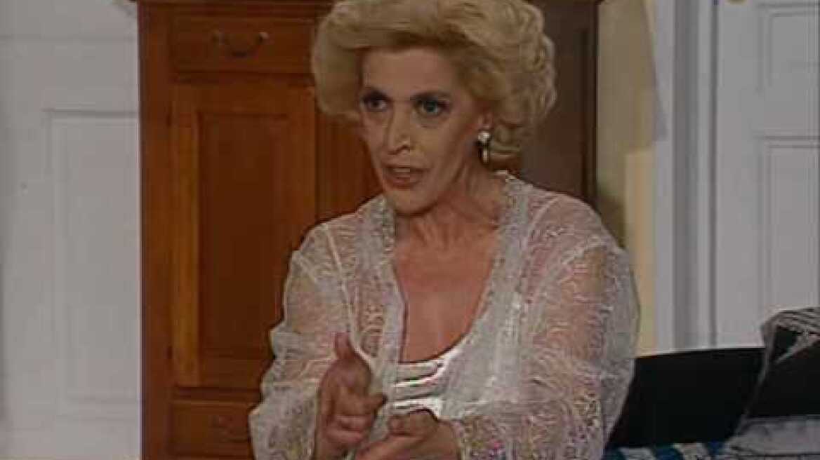 Dyo ksenoi-episkepsi tis psixologou stin nteni 2