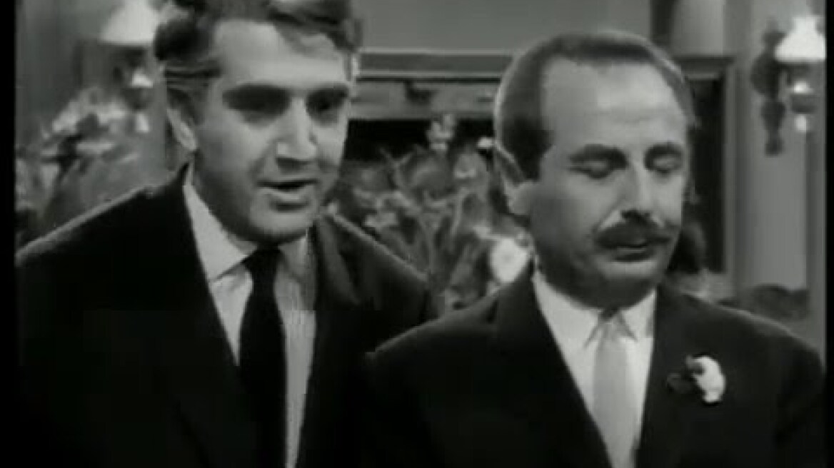 Μπούλη ρούφα το αυγό σου - αντε με τον άλλον κι εσύ...