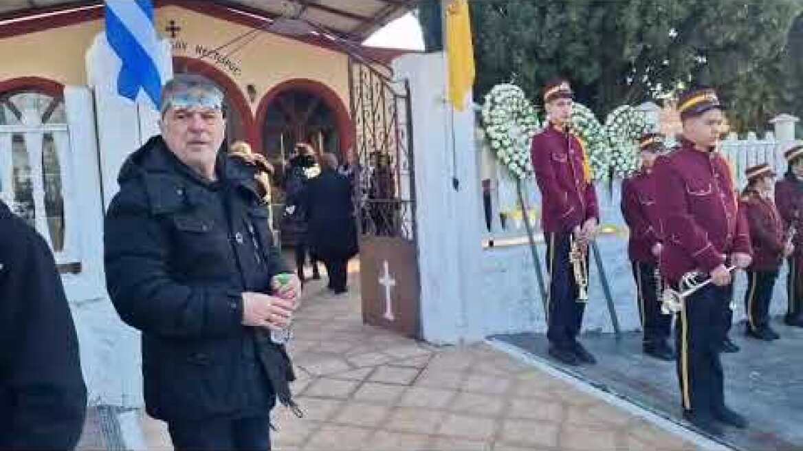 Το τελευταίο αντίο στον Βασίλη Καρρά (1)