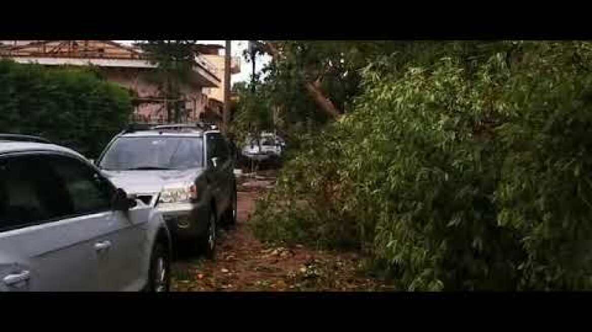 Κλειστοί δρόμοι από την κακοκαιρία στο Ν. Ηράκλειο