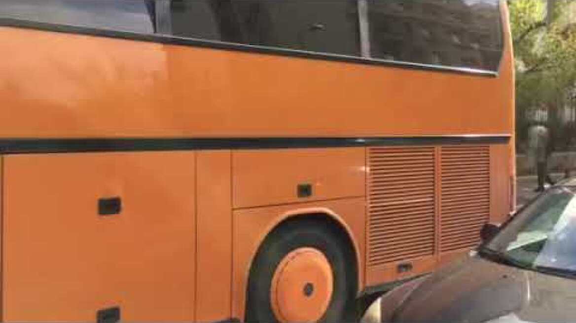 Τα ΜΑΤ κάνουν έφοδο στην ΑΣΟΕΕ