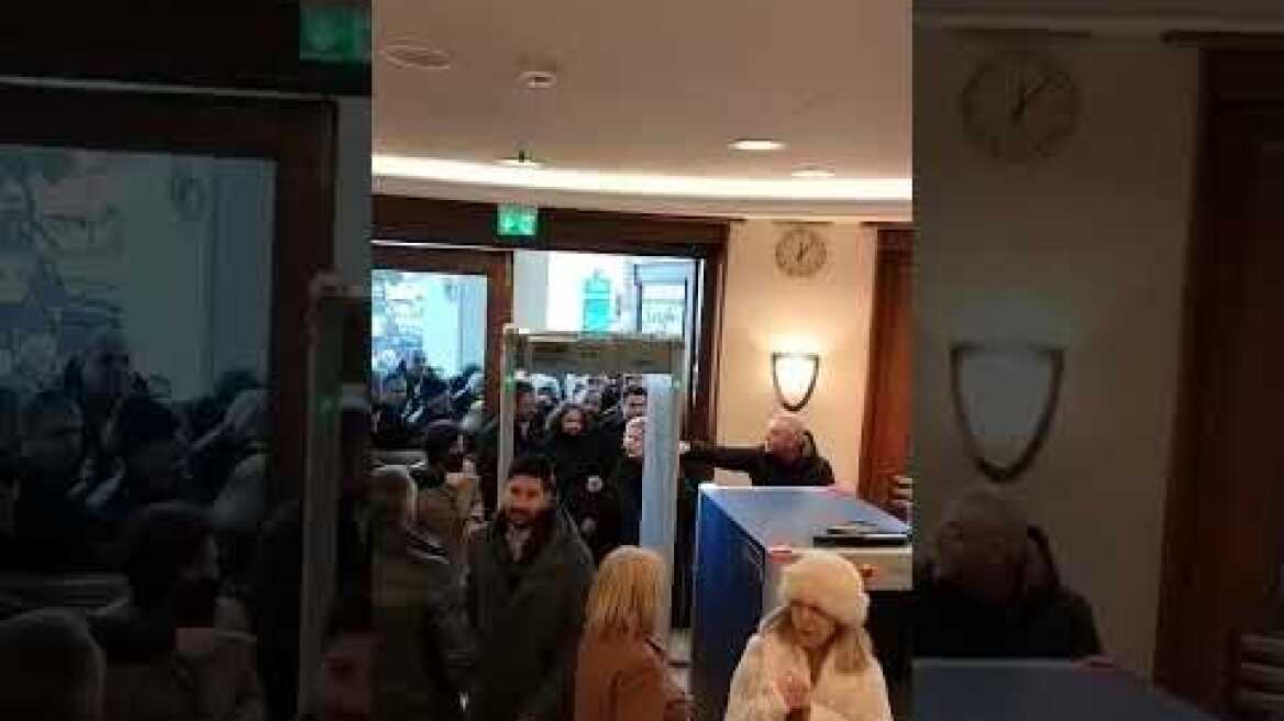 Παρουσίαση του βιβλίου του Αλέξη Τσίπρα στη Θεσσαλονίκη: Είσοδος Ολύμπιον