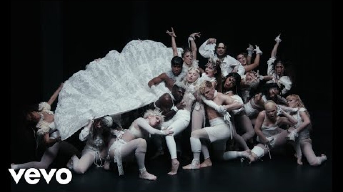 Lady Gaga: «Ξετρελαμένη» με τετράχρονο κορίτσι που αναπαρέστησε βιντεοκλίπ τραγουδιού της Lady Gaga - Abracadabra (Official Music Video)
