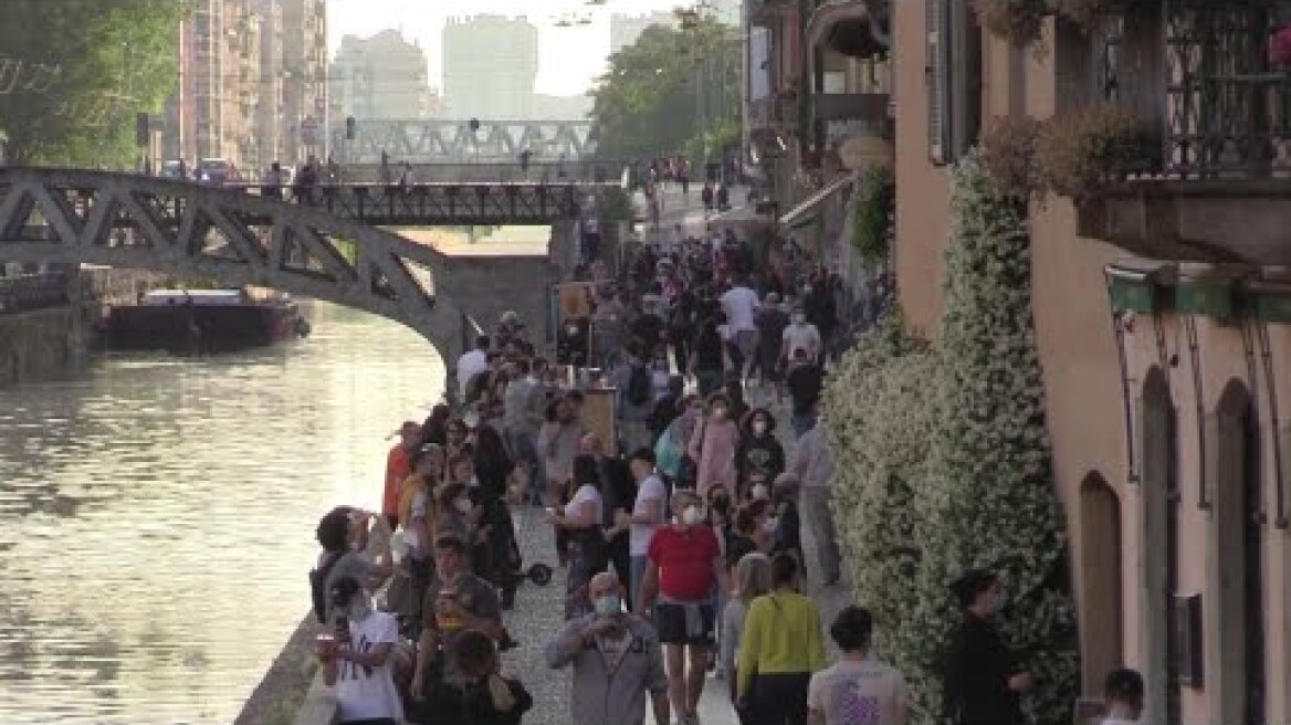 Coronavirus, Milano: folla ai Navigli all'ora dell'aperitivo e poche mascherine