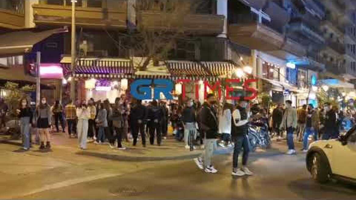 Ποιος κορωνοϊός; Πάνω από 100 άτομα έπιναν... Κοκτέιλ - Επέμβαση της ΕΛΑΣ - GRTimes.gr