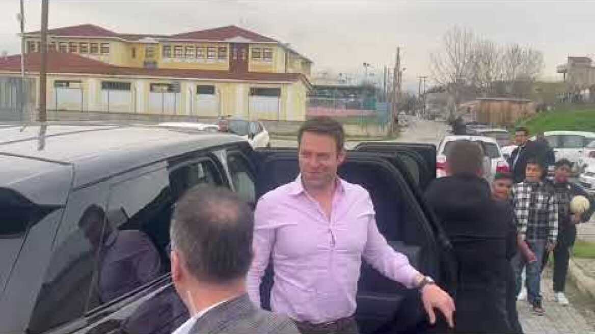 Ο Στέφανος Κασσελάκης πραγματοποιεί επίσκεψη στον Φάρο του κόσμου