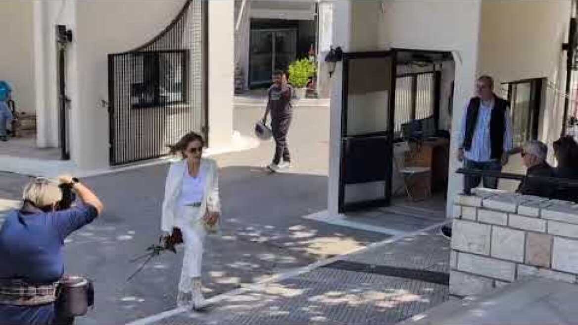Το τελευταίο αντίο στον Νίκο Γαλανό, Κάτια Δανδουλάκη