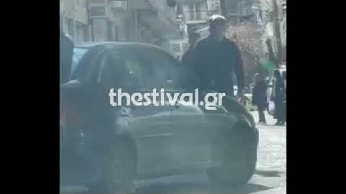 Thestival.gr Έβγαλε τσεκούρι στη μέση του δρόμου