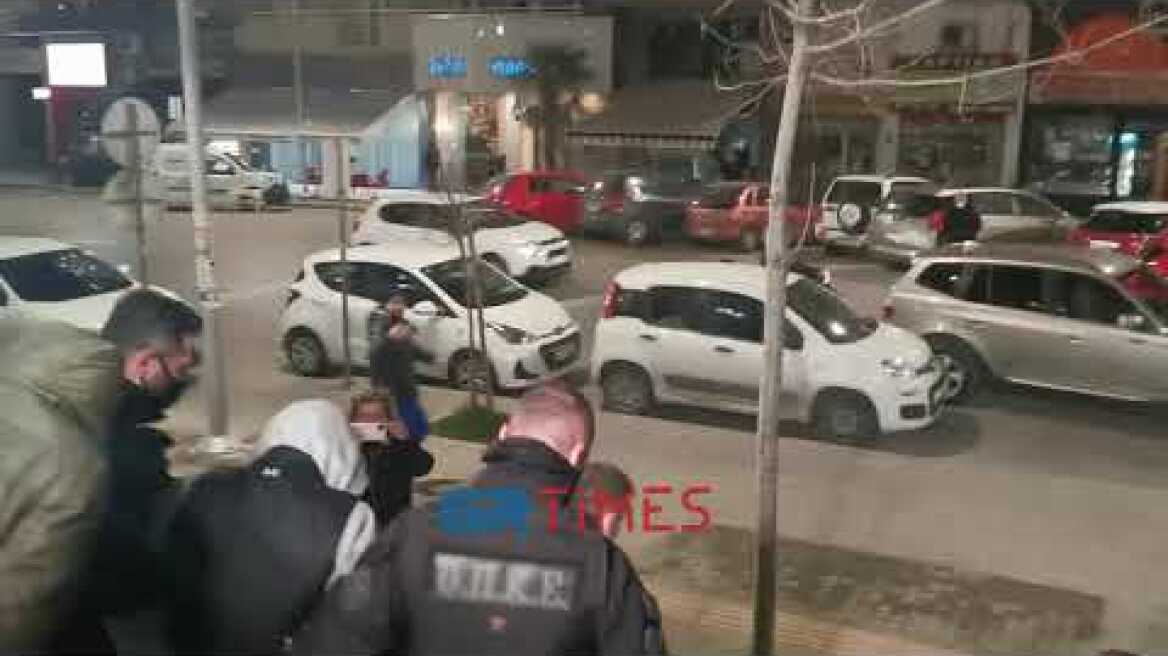 Έξοδος τριών κατηγορουμενων για τη δολοφονία του 19χρονου Αλκη - GRTimes.gr