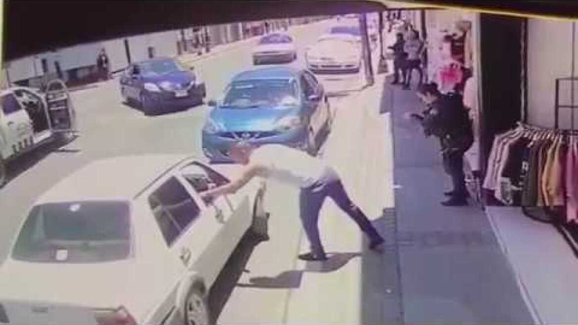 Shocking moment gunmen ambush Mexican police at traffic light