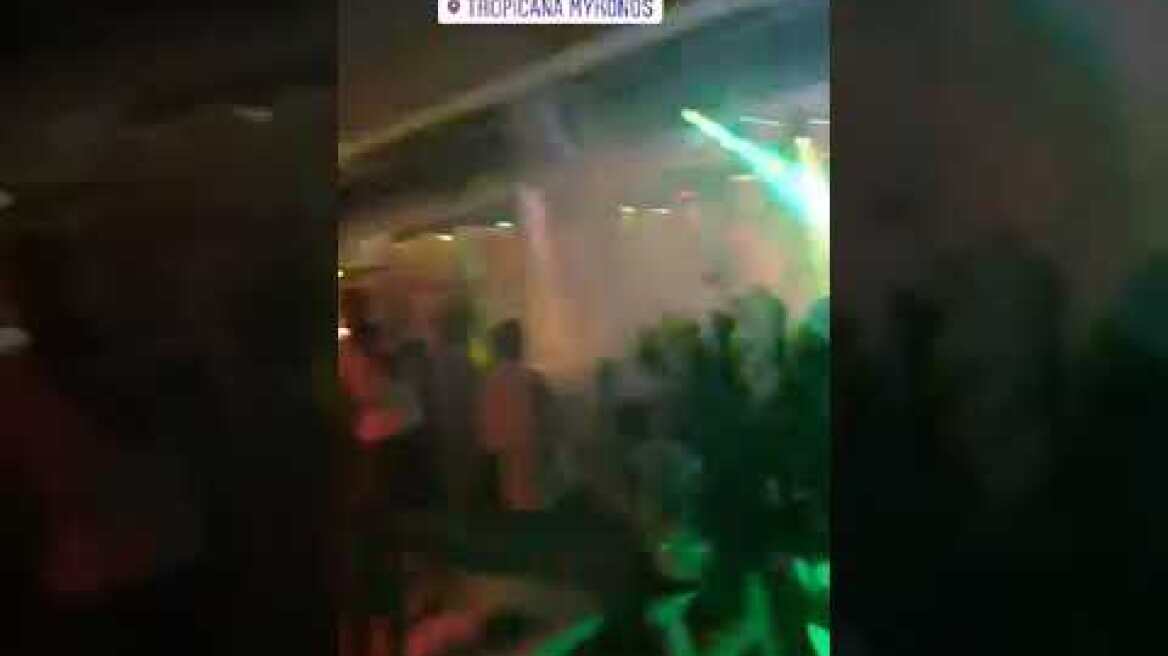 Μύκονος - Πάρτυ σε κλαμπ (3)