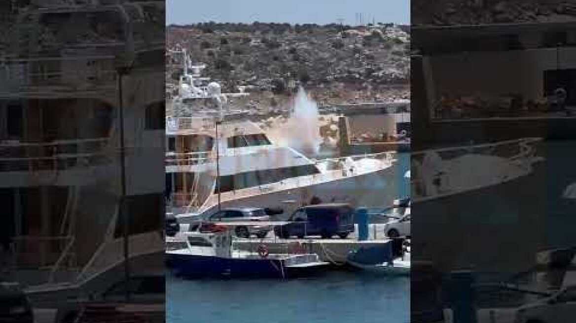Ελικόπτερο έπεσε στη Μαρίνα Βουλιαγμένης (1)