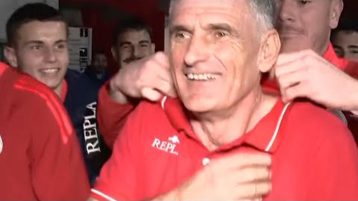 Ξεκαρδιστικό πλάνο - Τα έβαλε με τους παίκτες ο... ντροπαλός Μεντιλίμπαρ