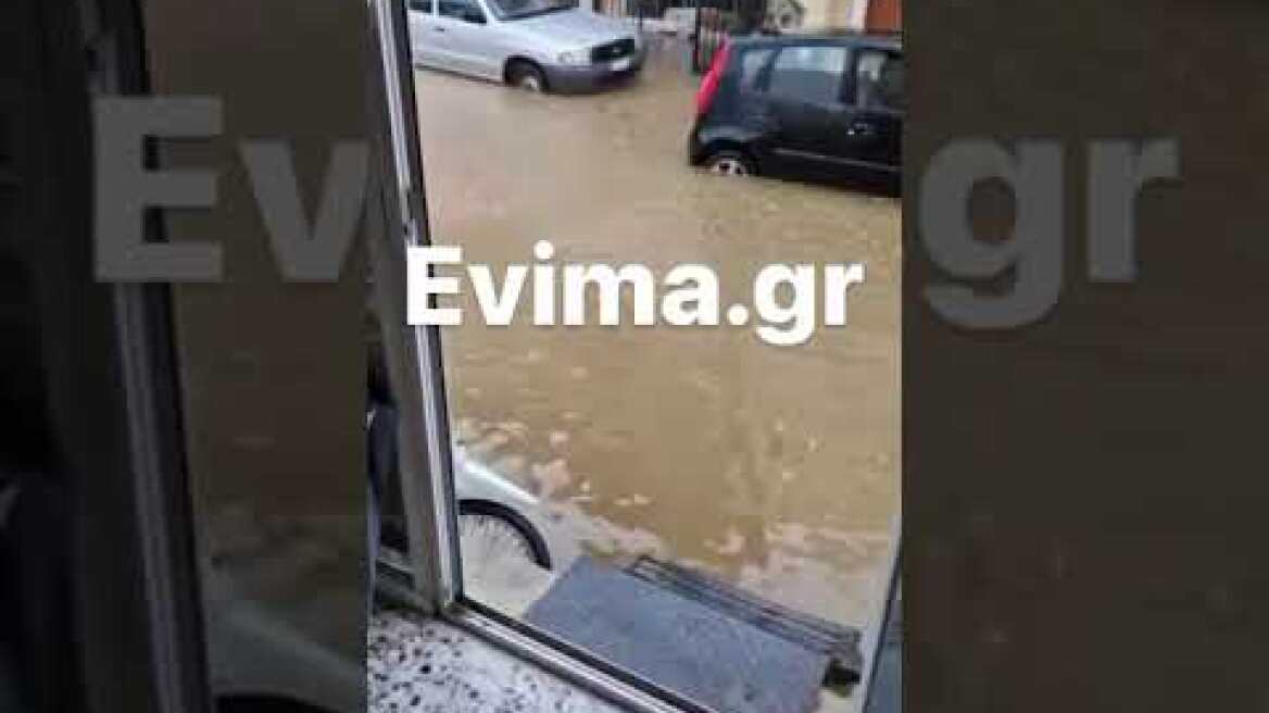 Κακοκαιρία Daniel: Εγκλωβίστηκαν οδηγοί στο Αλιβέρι