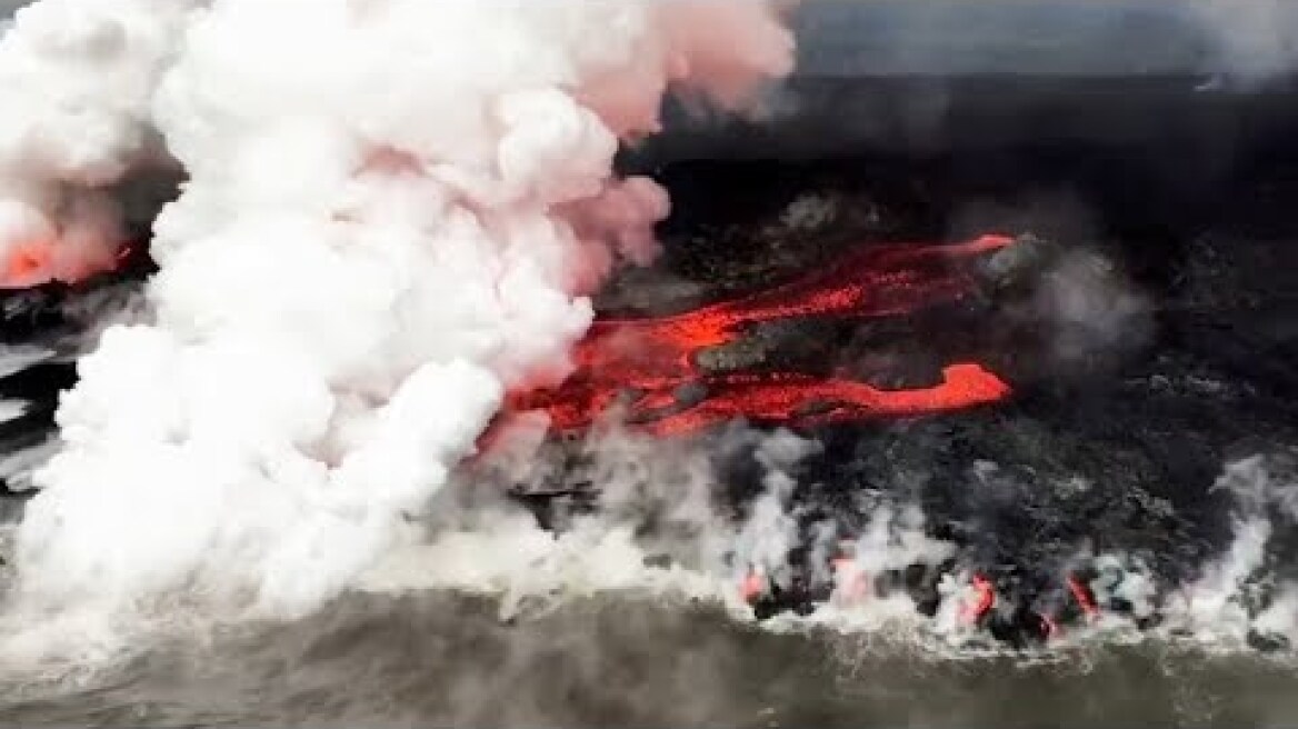 Kilauea lava flows into sea